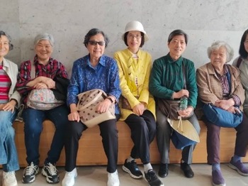 【凌霄新闻台】宝带桥畔杏坛情 澹台湖上夕阳红 ——宝带实验小学退休教师宝带桥踏青徒步活动