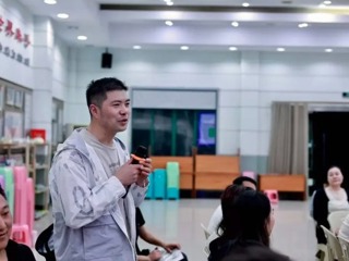 【凌霄新闻台】“八阶育航”智慧父母课堂：不吼不叫，如何赢得孩子的合作