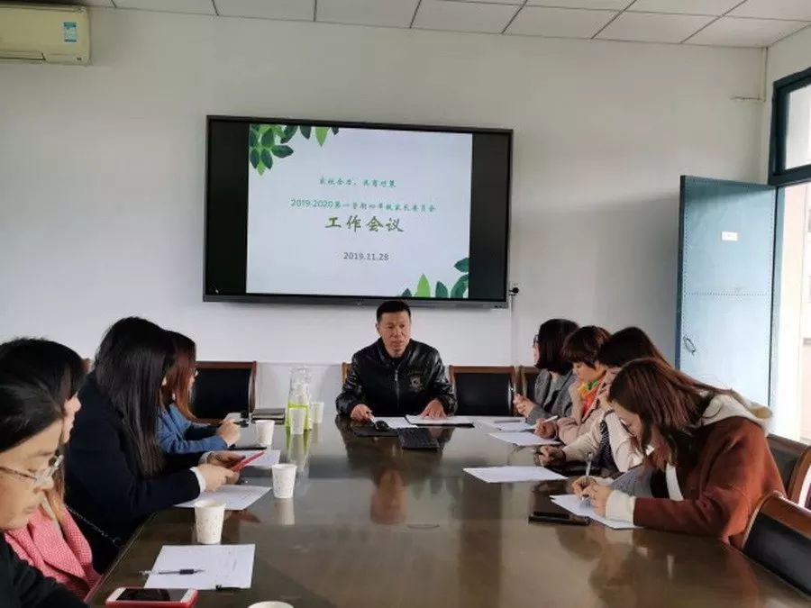 党旗，在疫情第一线迎风飘扬 