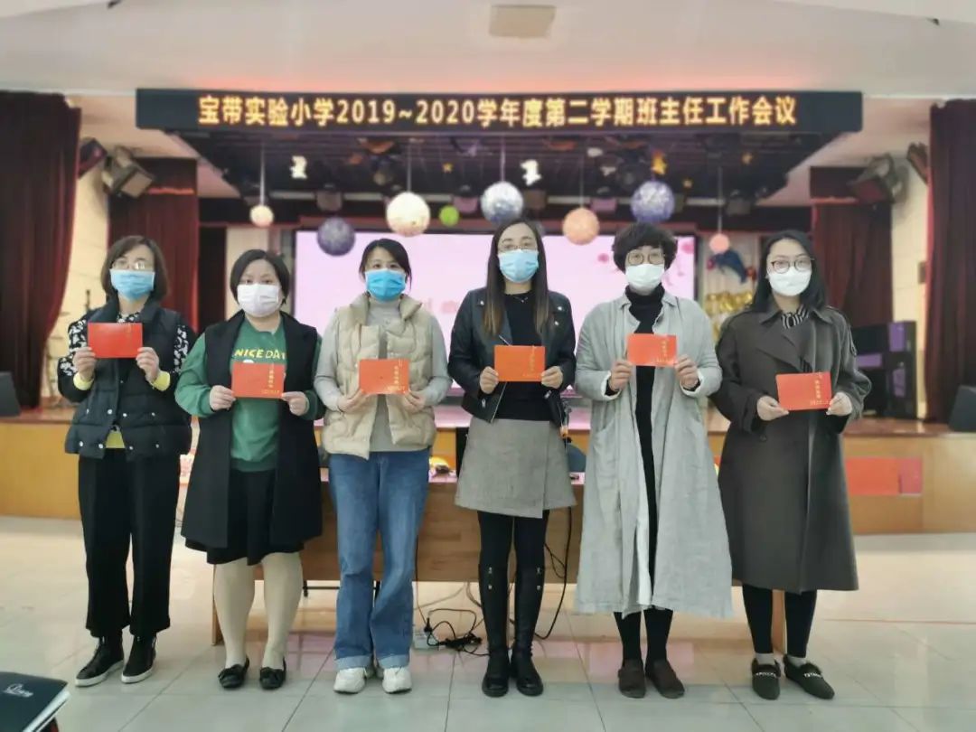 最美人间四月天         暖心共筑防疫墙
