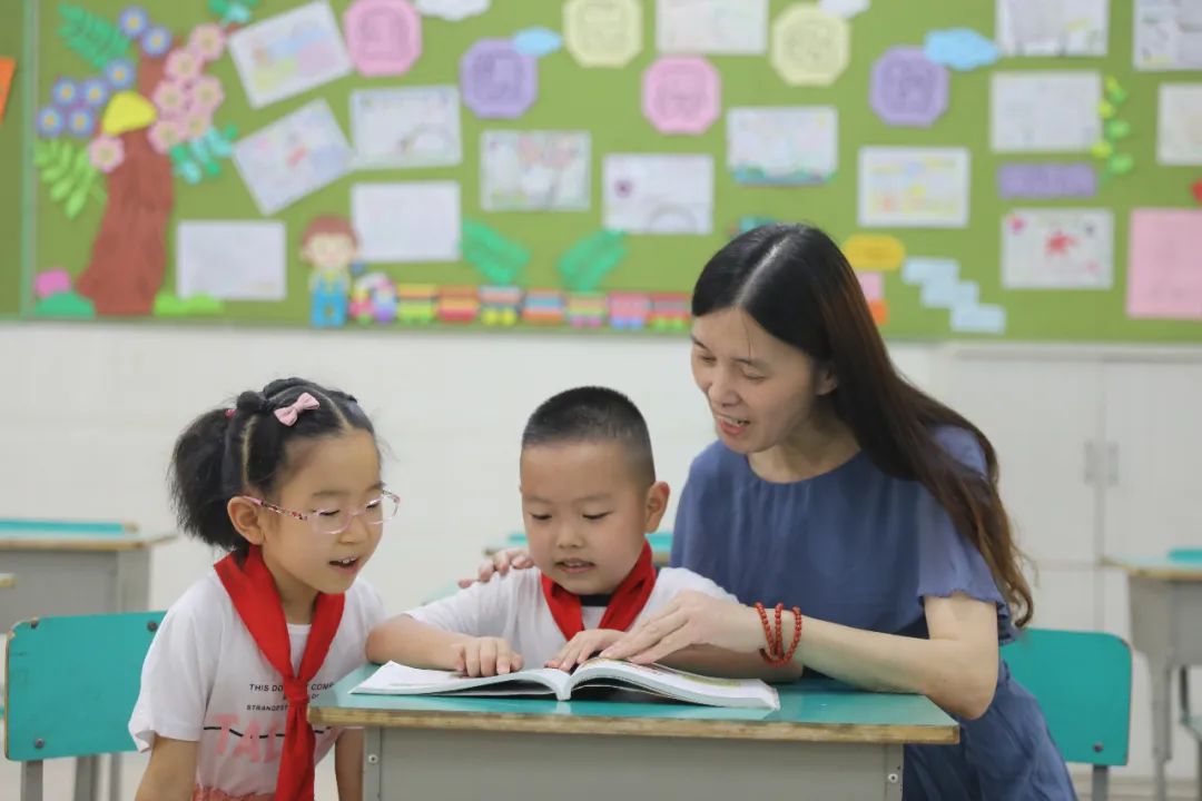 争做“四有”好教师，当好学生引路人