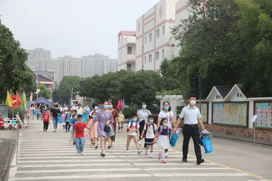 秋风送爽季，梦想启航时