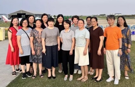 【凌霄新闻台】如歌三十载 桃李芬芳香——宝带实验小学举行三十年及以上教龄教师座谈会