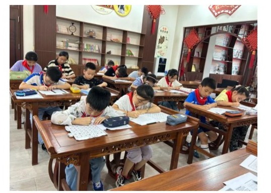 【凌霄新闻台】享书写之乐 秀汉字之美