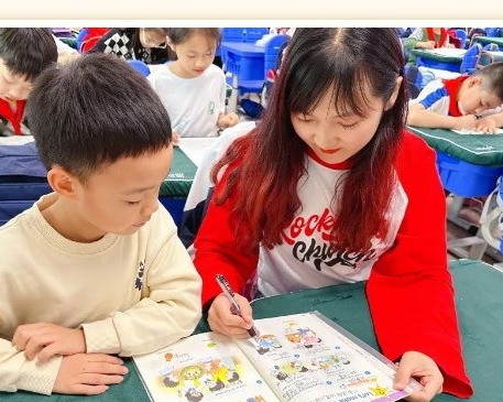 【凌霄新闻台】指尖流淌精彩，Drifting Writing乐融融