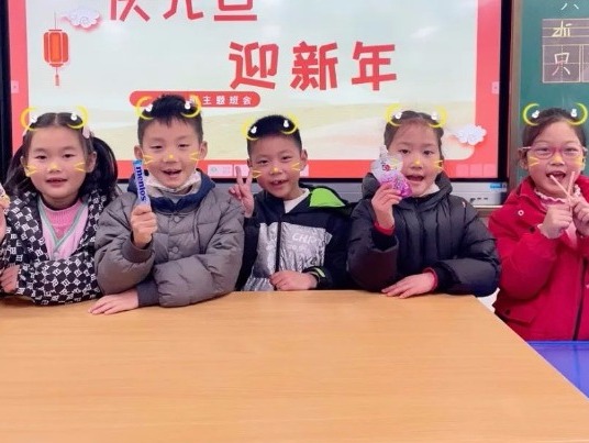 【凌霄新闻台】童心向党展风貌 龙行龘龘新气象