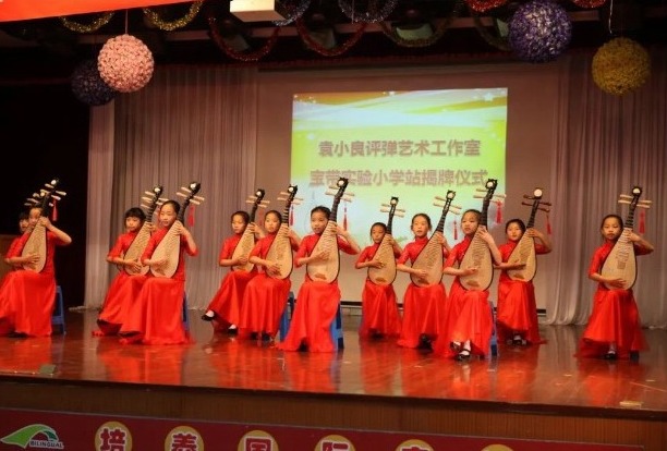 【凌霄新闻台】评弹娃娃齐亮相 传唱经典有一套