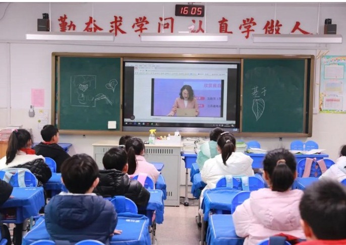 【凌霄新闻台】做自己的代言人，学会欣赏我自己