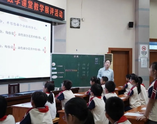 【凌霄新闻台】同台竞技促成长 百舸争流展风采