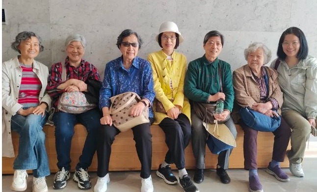 【凌霄新闻台】宝带桥畔杏坛情 澹台湖上夕阳红 ——宝带实验小学退休教师宝带桥踏青徒步活动