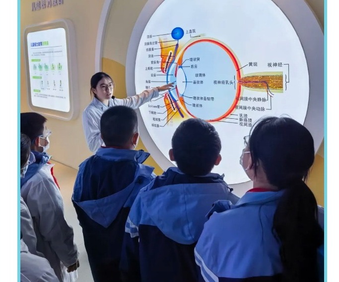 【凌霄新闻台】明眸护未来，健康伴成长——宝带实验小学第十届科技节系列活动之“我是眼科小医生”科普教育实践活动
