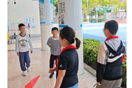 【凌霄新闻台】红领巾“慧”守护，好少年显担当——宝带实验小学大队委校园执勤风采专题记