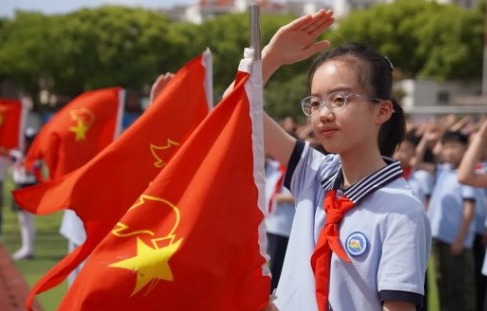 【向国旗敬礼】感恩伴我行  温情暖校园 ——宝带实小2025-2026学年第二学期第十二周