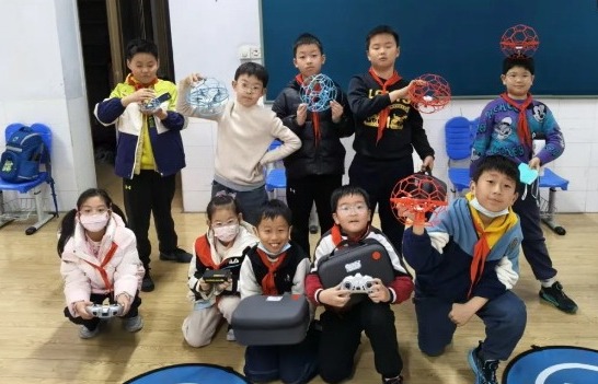 【凌霄新闻台】逐梦蓝天，竞启新程——宝带实验小学无人机足球社团成长纪实