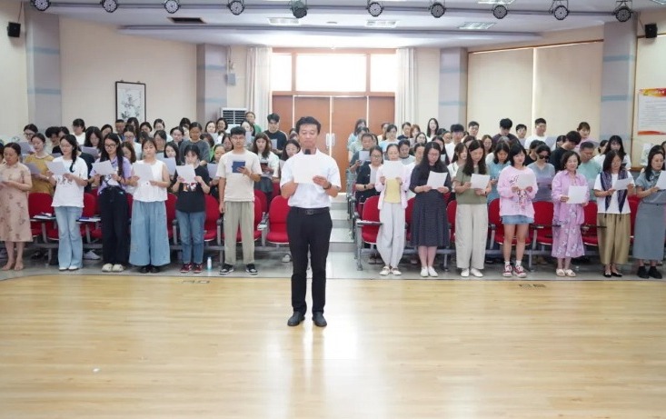 【凌霄新闻台】修一颗教育心，守一份师德魂