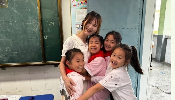 【凌霄新闻台】童心谢师恩 温暖伴成长 ——宝带实验小学第42个教师节主题感恩活动
