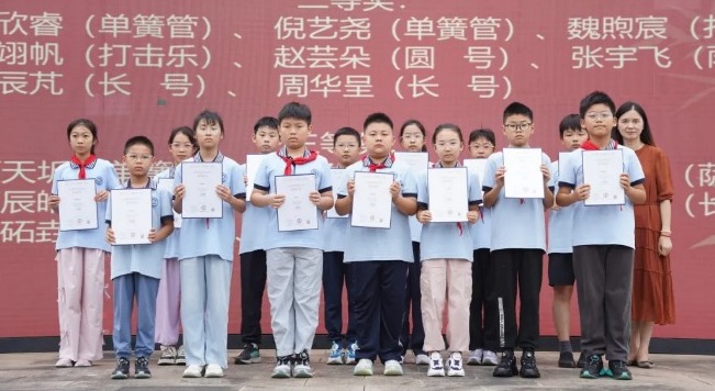 【向国旗敬礼】皓月寄情承传统，心怀家国庆中秋——宝带实验小学2026-2027学年第一学期第四周升旗仪式